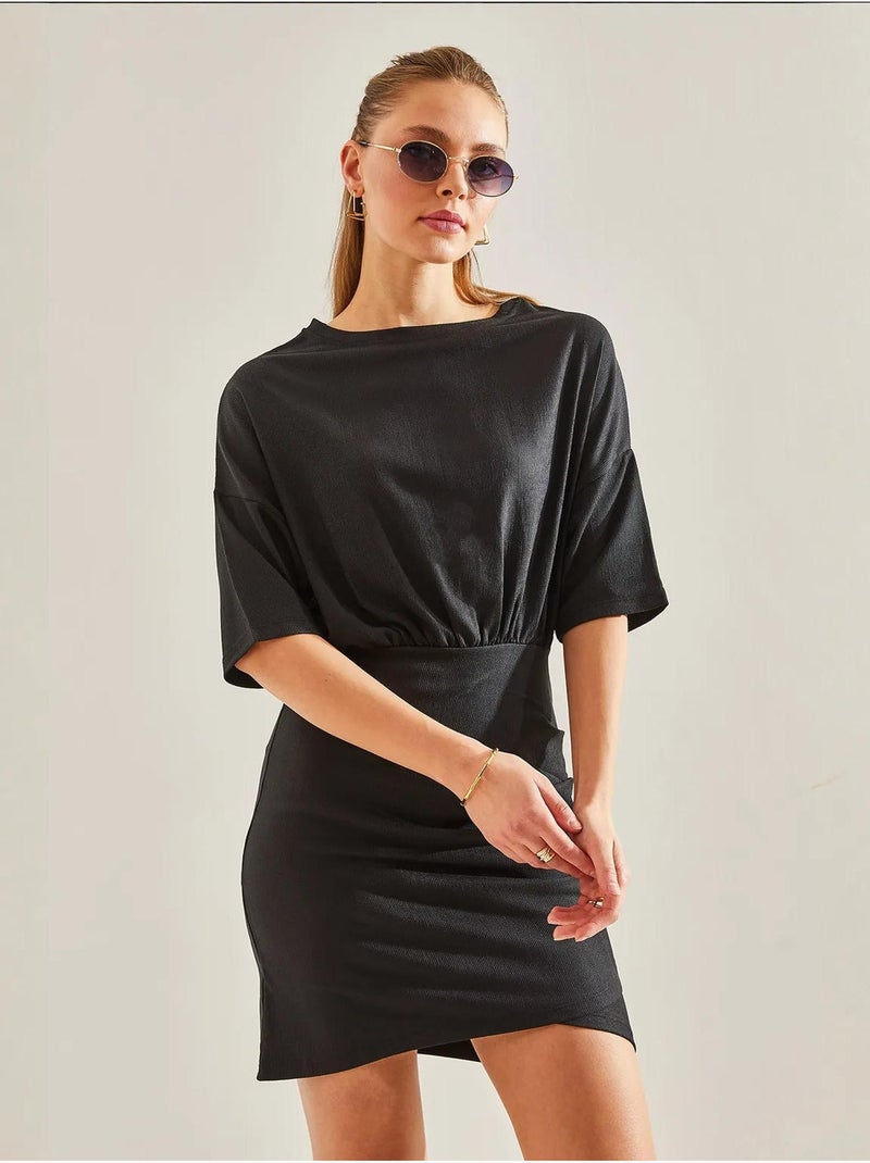 Vestido con cintura elástica y plisado en la parte delantera lucci Negro - Kiabi