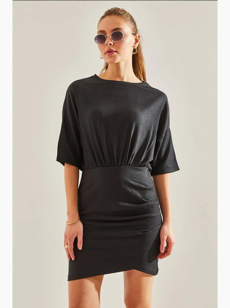 Vestido con cintura elástica y plisado en la parte delantera lucci Negro - Kiabi