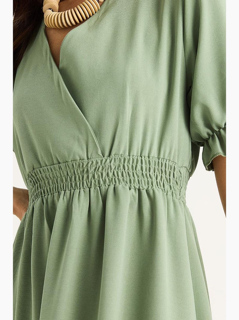 Vestido con cuello cruzado, cintura fruncida y mangas elásticas lucci Verde pastel - Kiabi
