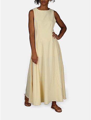 Vestido con cuello redondeado