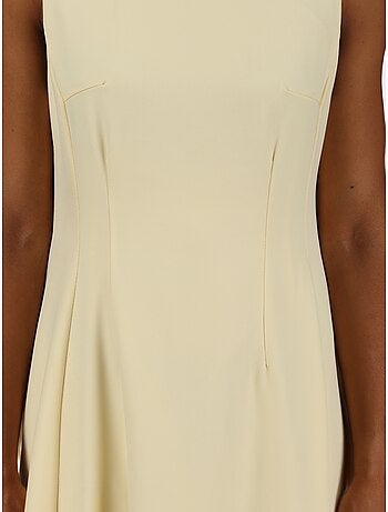Vestido con cuello redondeado