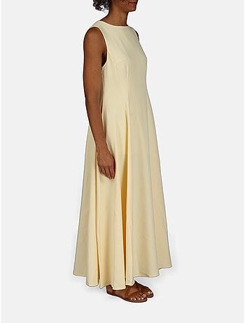 Vestido con cuello redondeado