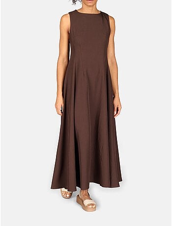 Vestido con cuello redondeado