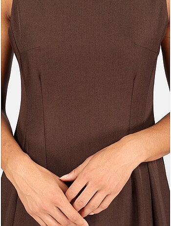 Vestido con cuello redondeado