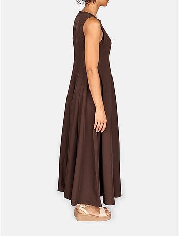 Vestido con cuello redondeado