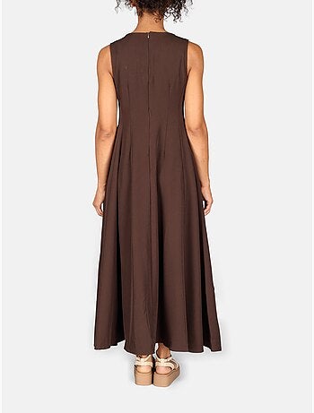 Vestido con cuello redondeado
