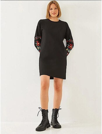 Vestido con detalles bordados lucci
