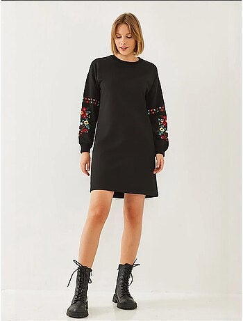 Vestido con detalles bordados lucci