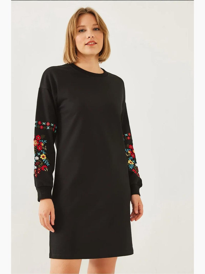 Vestido con detalles bordados lucci Negro - Kiabi