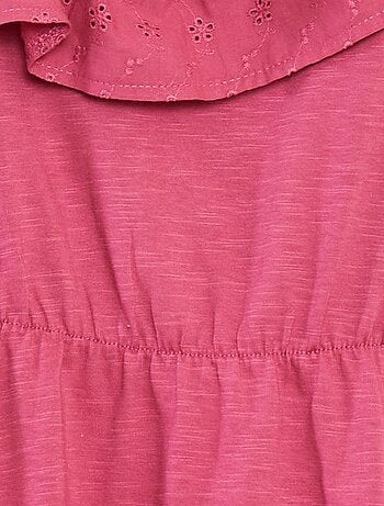 Vestido con hombro descubierto y bordado inglés