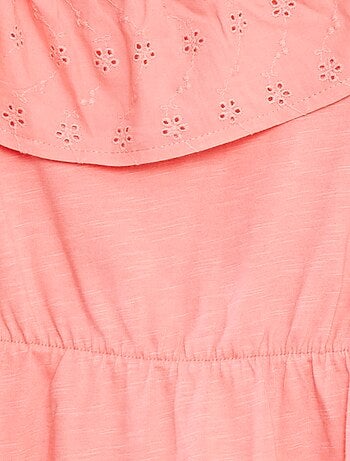Vestido con hombro descubierto y bordado inglés
