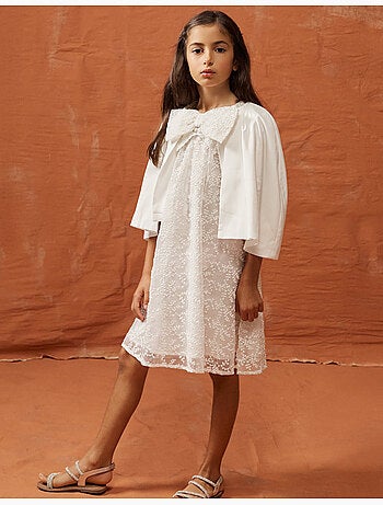 Vestido con lazo y mangas estilo capa