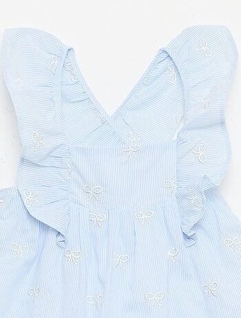 Vestido con tirantes con volantes y bordados