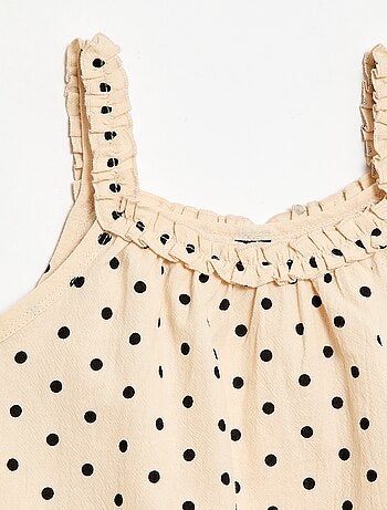 Vestido con tirantes y cuello con volantes