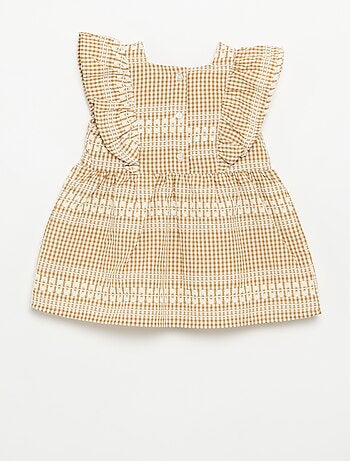 Vestido con volantes y estampado de cuadros