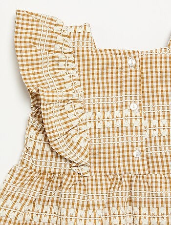 Vestido con volantes y estampado de cuadros