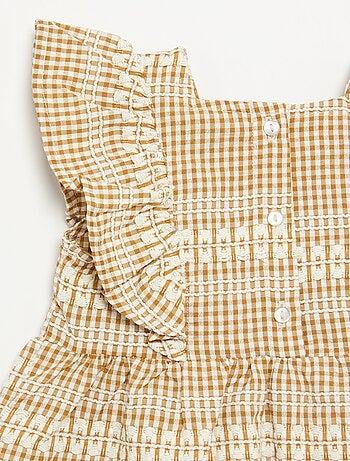 Vestido con volantes y estampado de cuadros