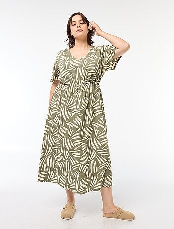 Vestido corte ancho con motivo y cuello de pico