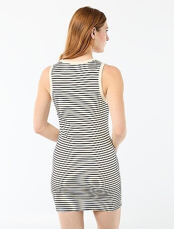 Vestido corto ajustado de tirantes