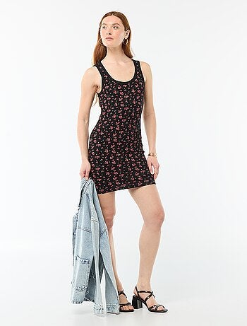 Vestido corto ajustado de tirantes