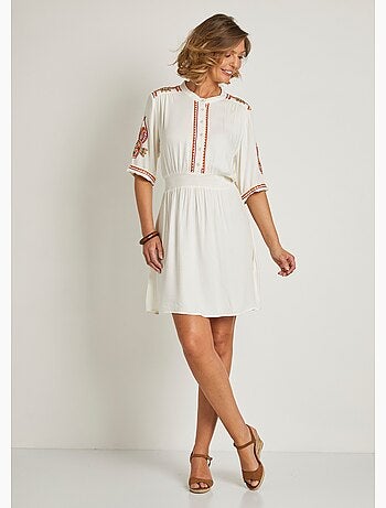 Vestido corto bordado con botones - AFIBEL