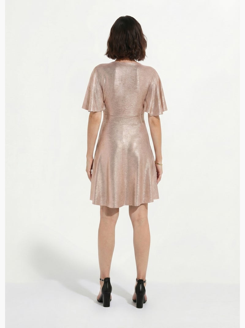 Vestido corto brillante con mangas mariposa - Afibel Cobre - Kiabi