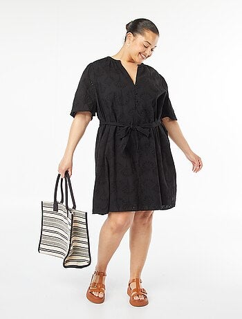 Vestido corto con bordado inglés