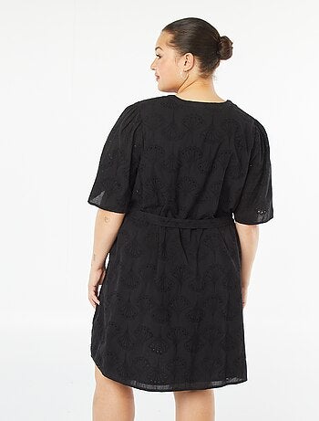 Vestido corto con bordado inglés