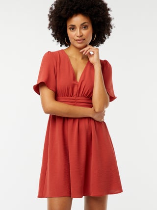 Vestido corto con cinturón plisado Georgette