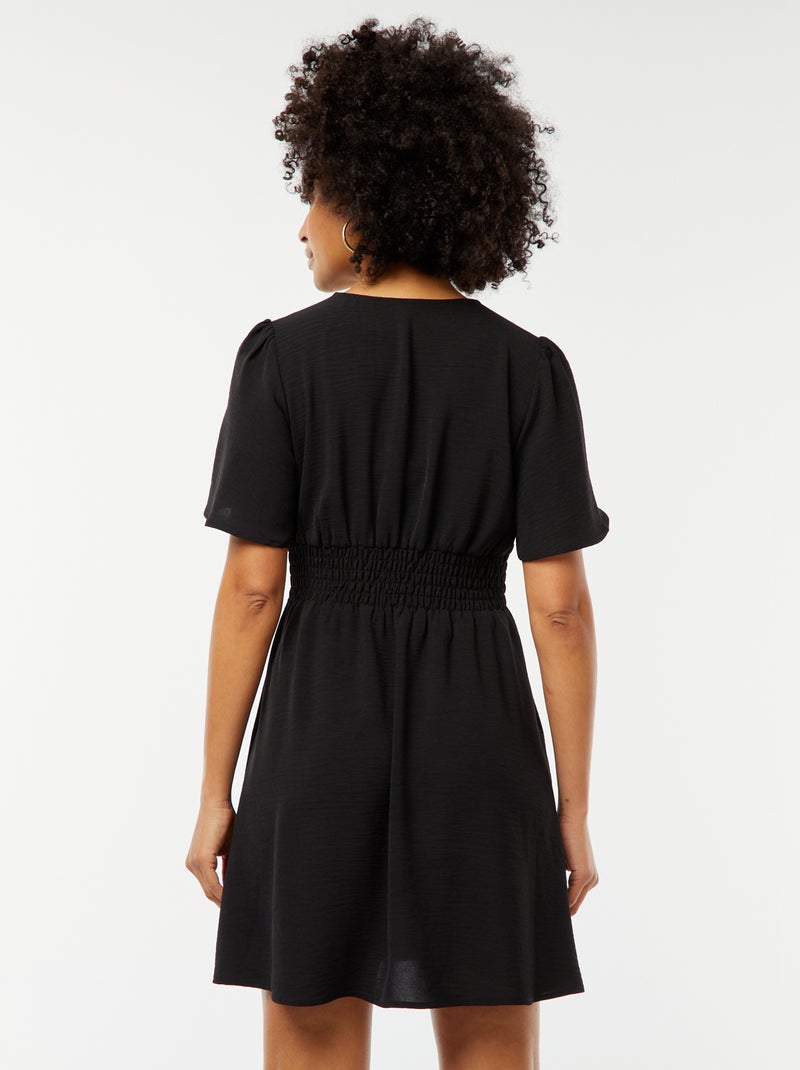 Vestido corto con cinturón plisado Georgette negro - Kiabi
