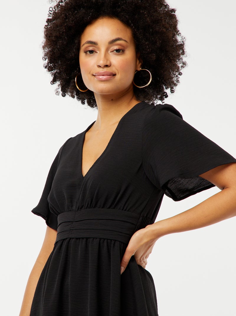 Vestido corto con cinturón plisado Georgette negro - Kiabi