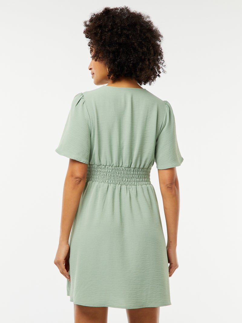 Vestido corto con cinturón plisado Georgette VERDE - Kiabi