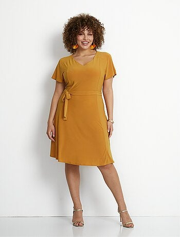 Vestido corto con escote en V y cinturón - Afibel