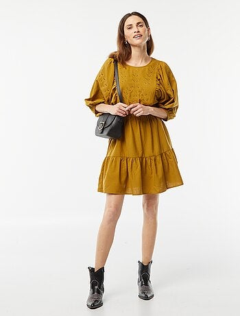 Vestido corto con manga abullonada