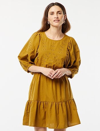 Vestido corto con manga abullonada