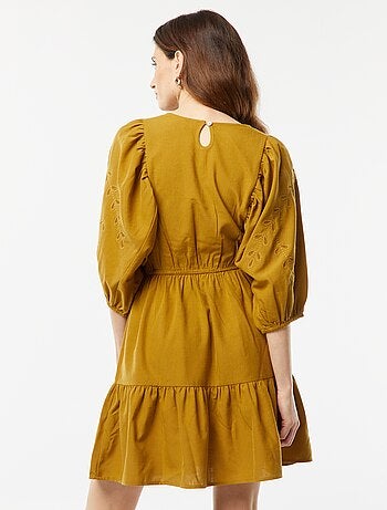 Vestido corto con manga abullonada