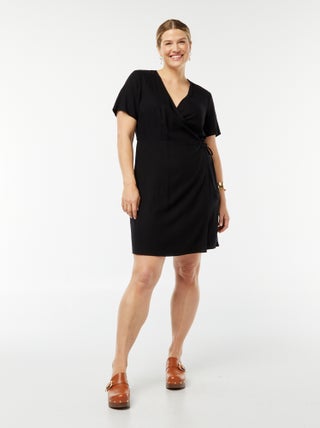 Vestido corto cruzado anudable en la cintura