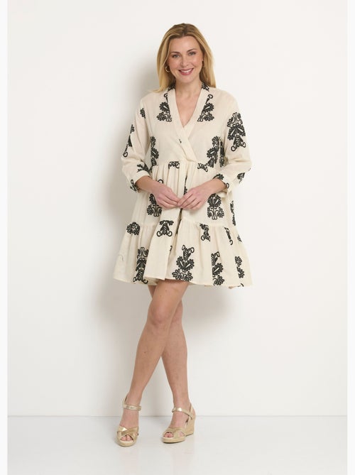 Vestido corto cruzado bordado con volantes - Afibel - Kiabi Vestido corto cruzado bordado con volantes - Afibel - Kiabi