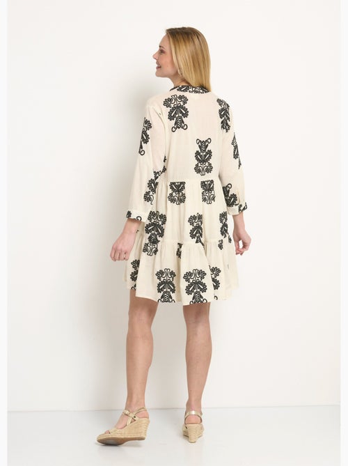 Vestido corto cruzado bordado con volantes - Afibel - Kiabi Vestido corto cruzado bordado con volantes - Afibel - Kiabi
