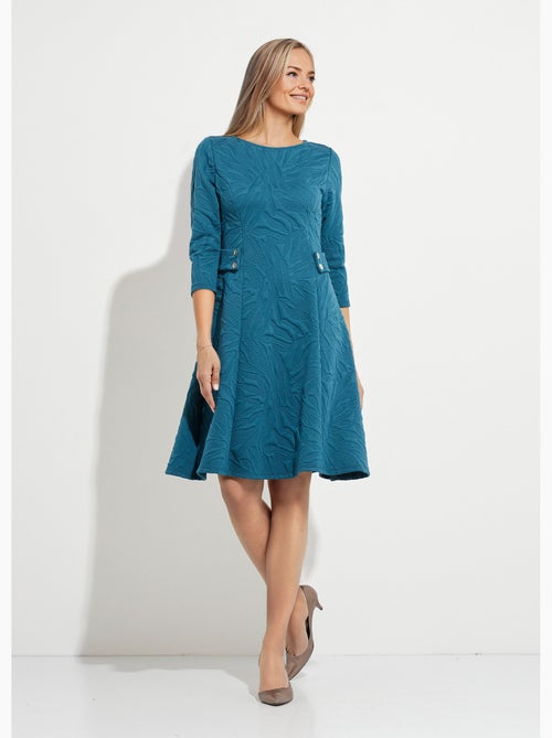 Vestido corto, curvo y con relieve en jacquard. - Afibel - Kiabi Vestido corto, curvo y con relieve en jacquard. - Afibel - Kiabi