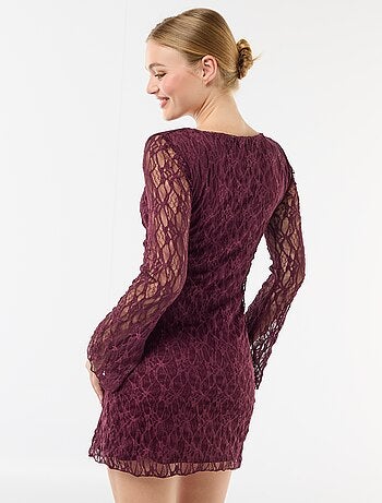 Vestido corto de encaje de manga larga