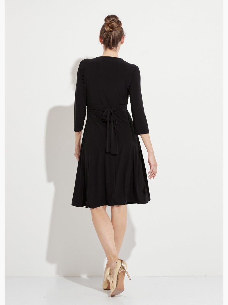 Vestido corto de escote en pico con efecto drapeado y cinturón joya - Afibel Negro - Kiabi