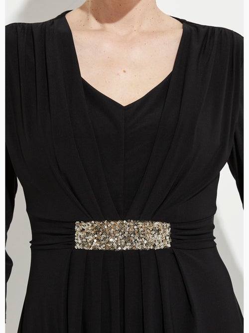 Vestido corto de escote en pico con efecto drapeado y cinturón joya - Afibel - Kiabi