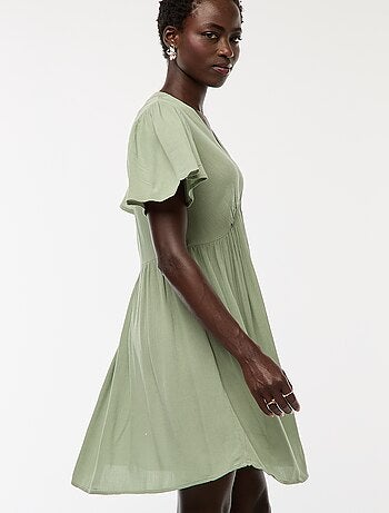 Vestido corto de manga corta con base con volantes