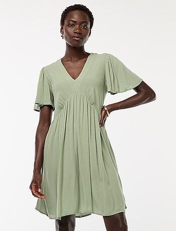 Vestido corto de manga corta con base con volantes