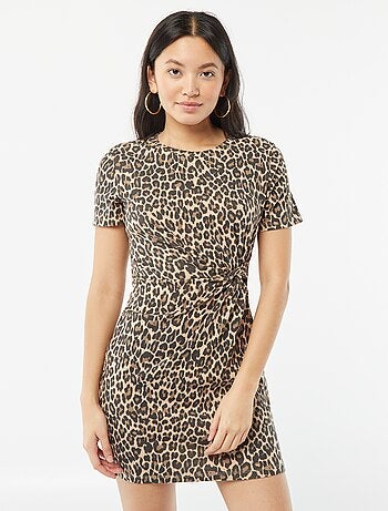 Vestido corto de manga corta efecto drapeado