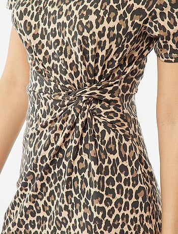 Vestido corto de manga corta efecto drapeado