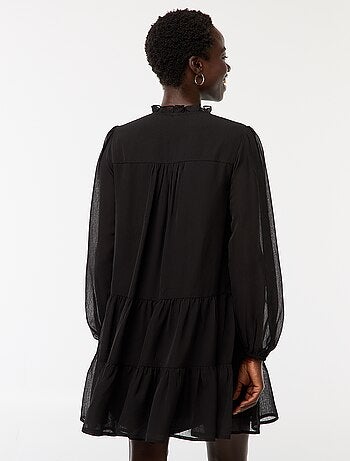 Vestido corto de manga larga con bajo y cuello con volantes