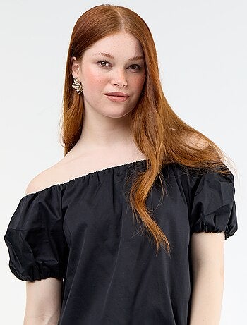 Vestido corto de mangas cortas con escote Bardot