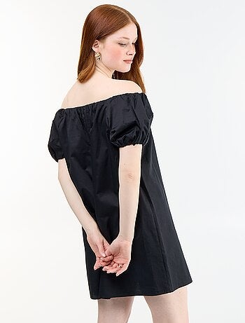 Vestido corto de mangas cortas con escote Bardot